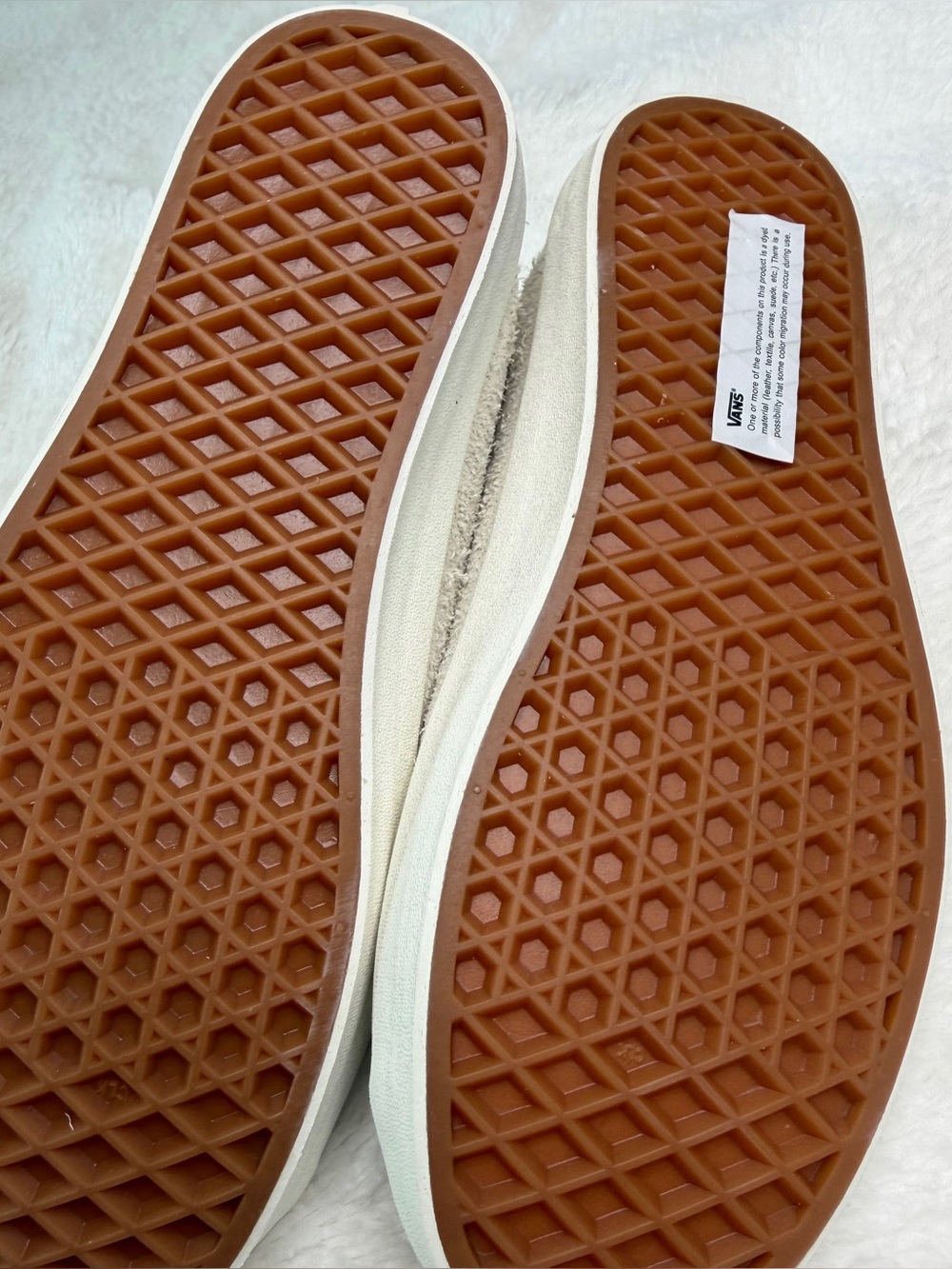 Vans Women/Men Suede Low-Top Sneakers in Light Gray and White - Picture 5 of 6